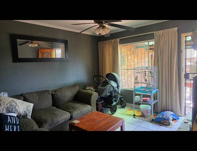 2 BEDROOM TOWNHOUSE FOR SALE IN ROOIHUISKRAAL NORTH